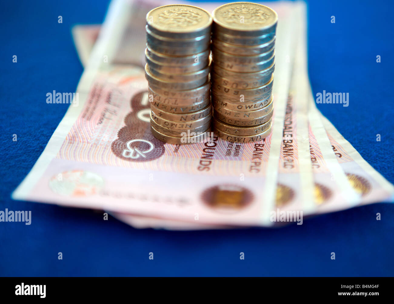 Pièces livre sur £20 pound note Banque D'Images