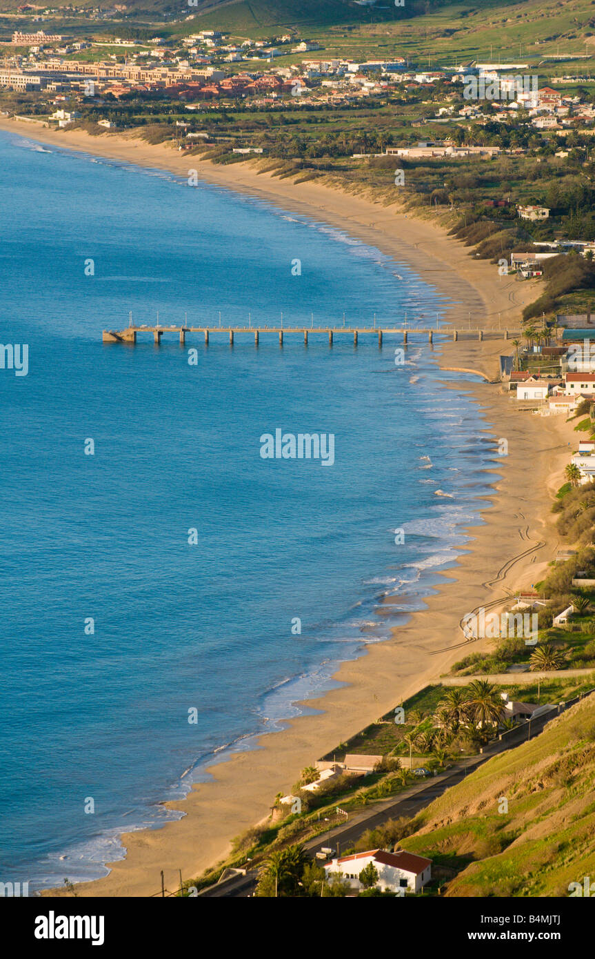 Vue sur plage sur l'île voisine de Porto Santo à Madère Banque D'Images