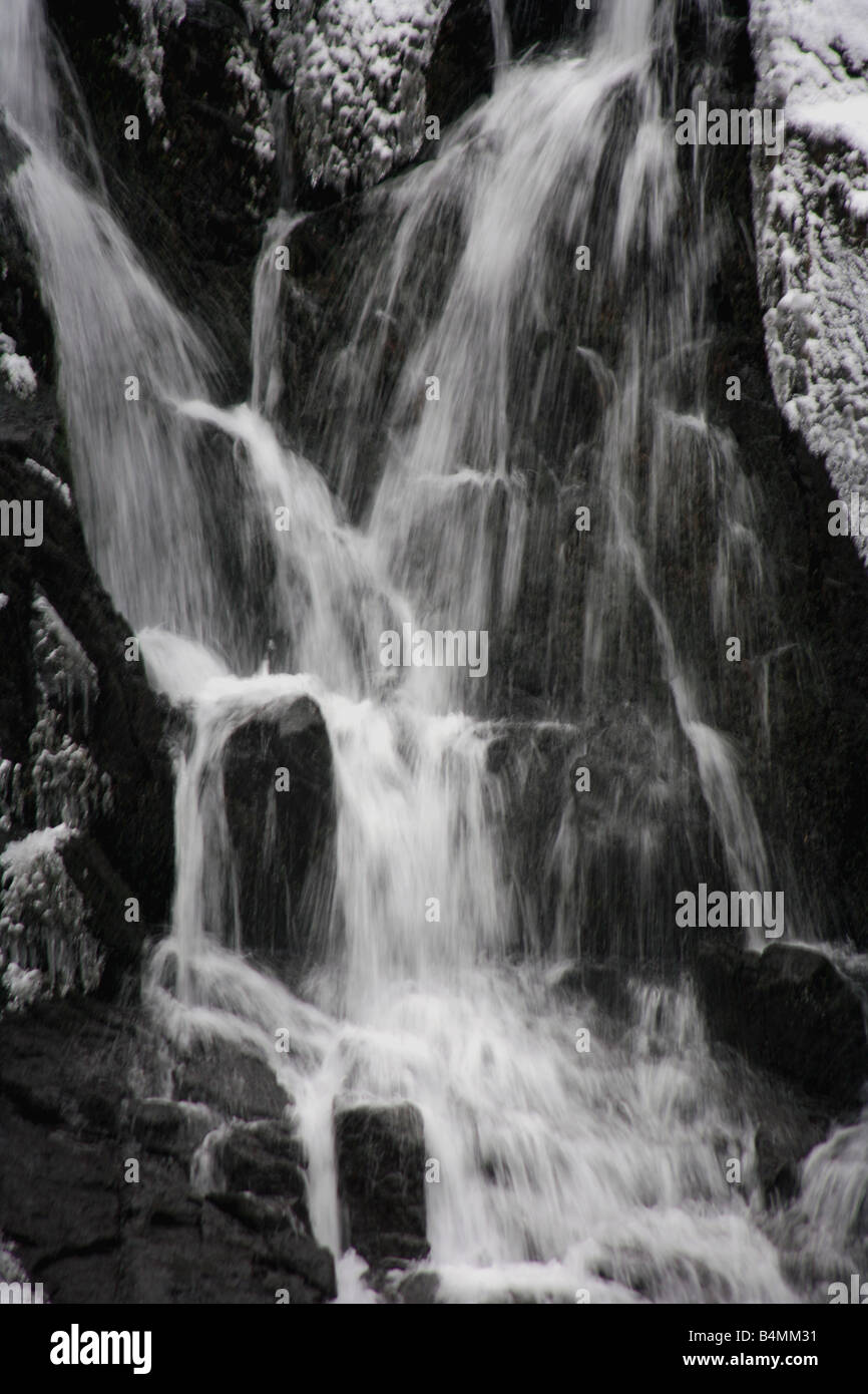 Swallow Falls Afon Llugwy river hiver neige Betws y Coed National de Snowdonia au nord du Pays de Galles La Grande-Bretagne Angleterre Europe Banque D'Images