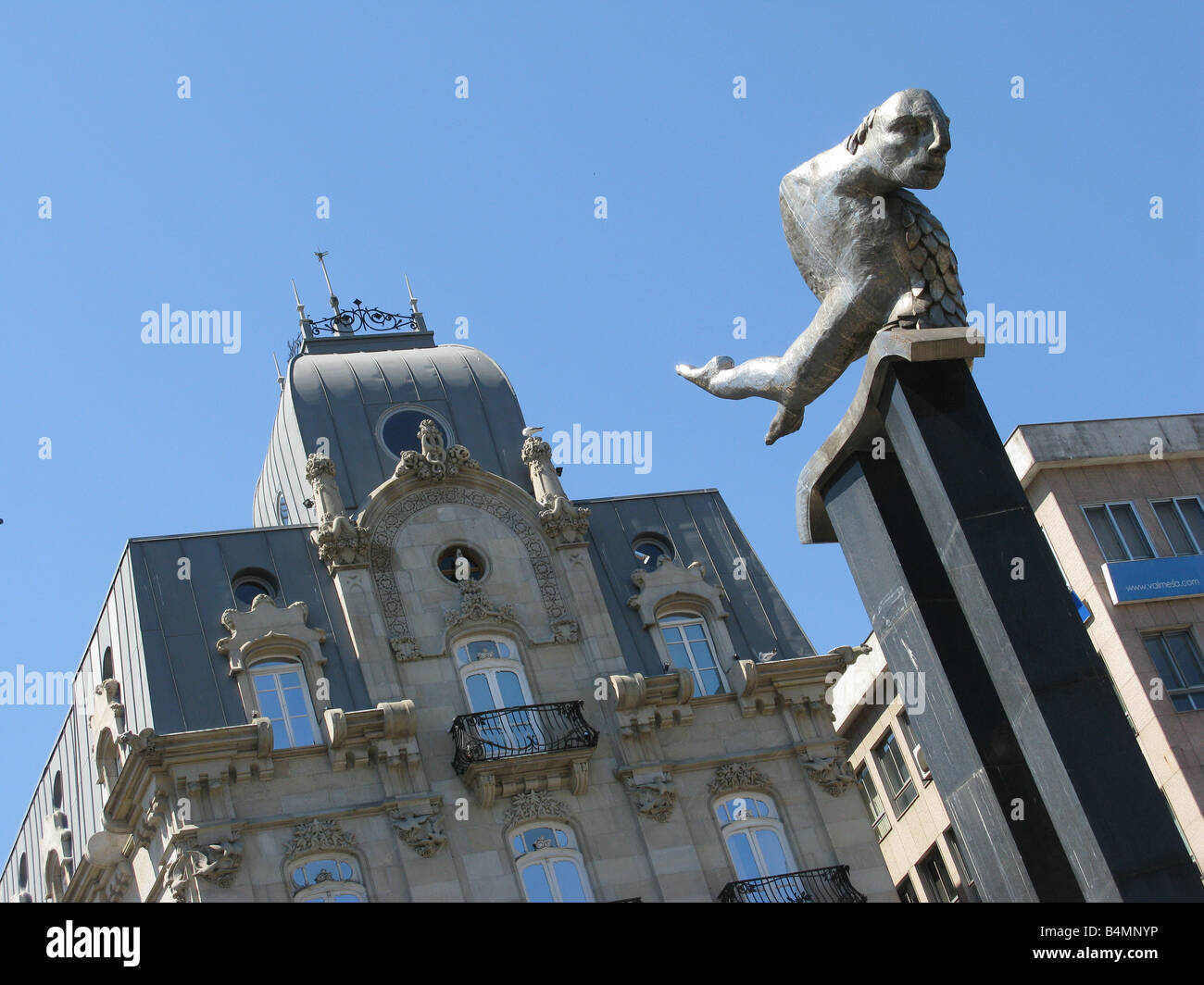 'El Sireno' (1991) Sculpture d'une mer-man par Francisco Leiro sur la Puerta del Sol, Vigo, Galice, Espagne, Portugal, Europe Banque D'Images