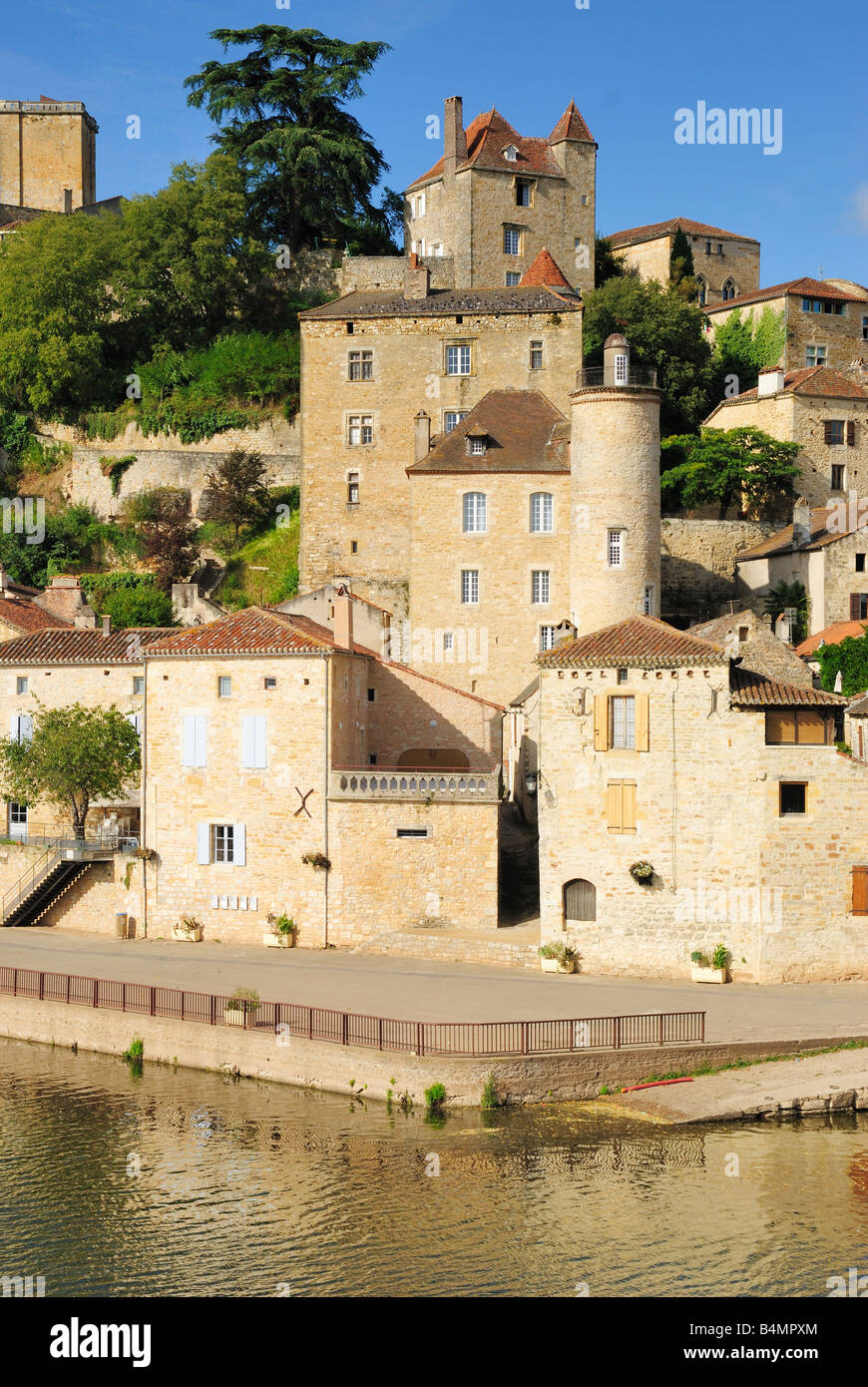 Village médiévale de Puy l'Eveque sur le Lot Midi Pyrénées France Banque D'Images