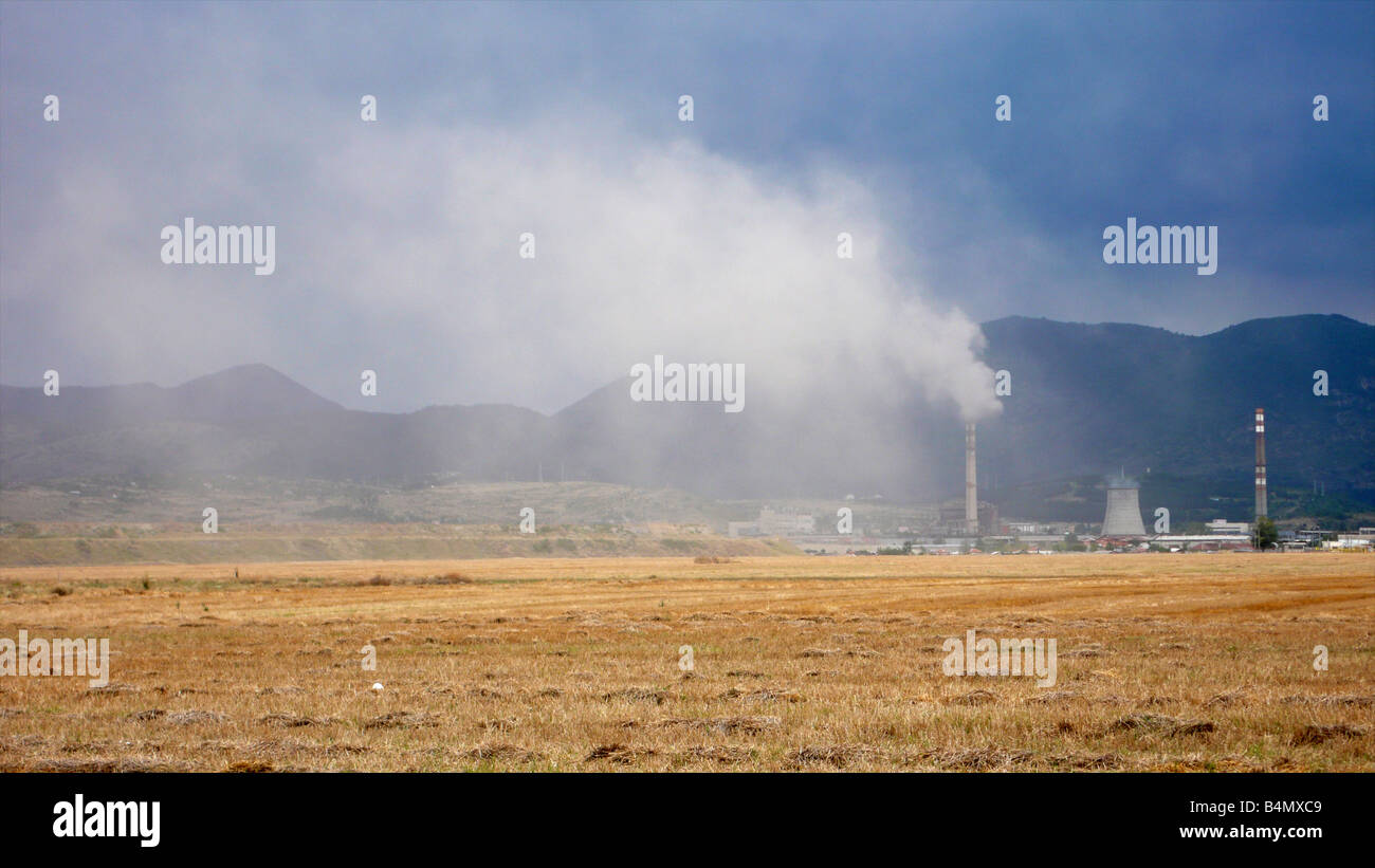 Airpollution à partir d'une usine près de Burgas Bulgarie Banque D'Images