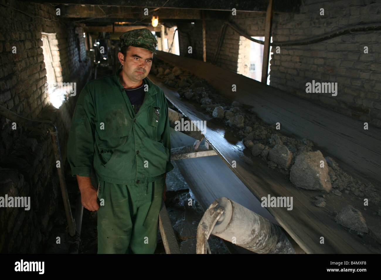 Il y a plusieurs mines opérationnel en Bulgarie parmi les nombreuses mines qui produisent différents éléments tels que le zinc et le plomb des usines près des mines le processus et faire resoucres séparez les différents éléments et les compacts les conditions de travail sont extrêmement hostiles et dangereux que de nombreuses personnes pour lesquelles occure gaz ne sont pas protégés contre les travailleurs à bas salaires et de mourir jeune Banque D'Images