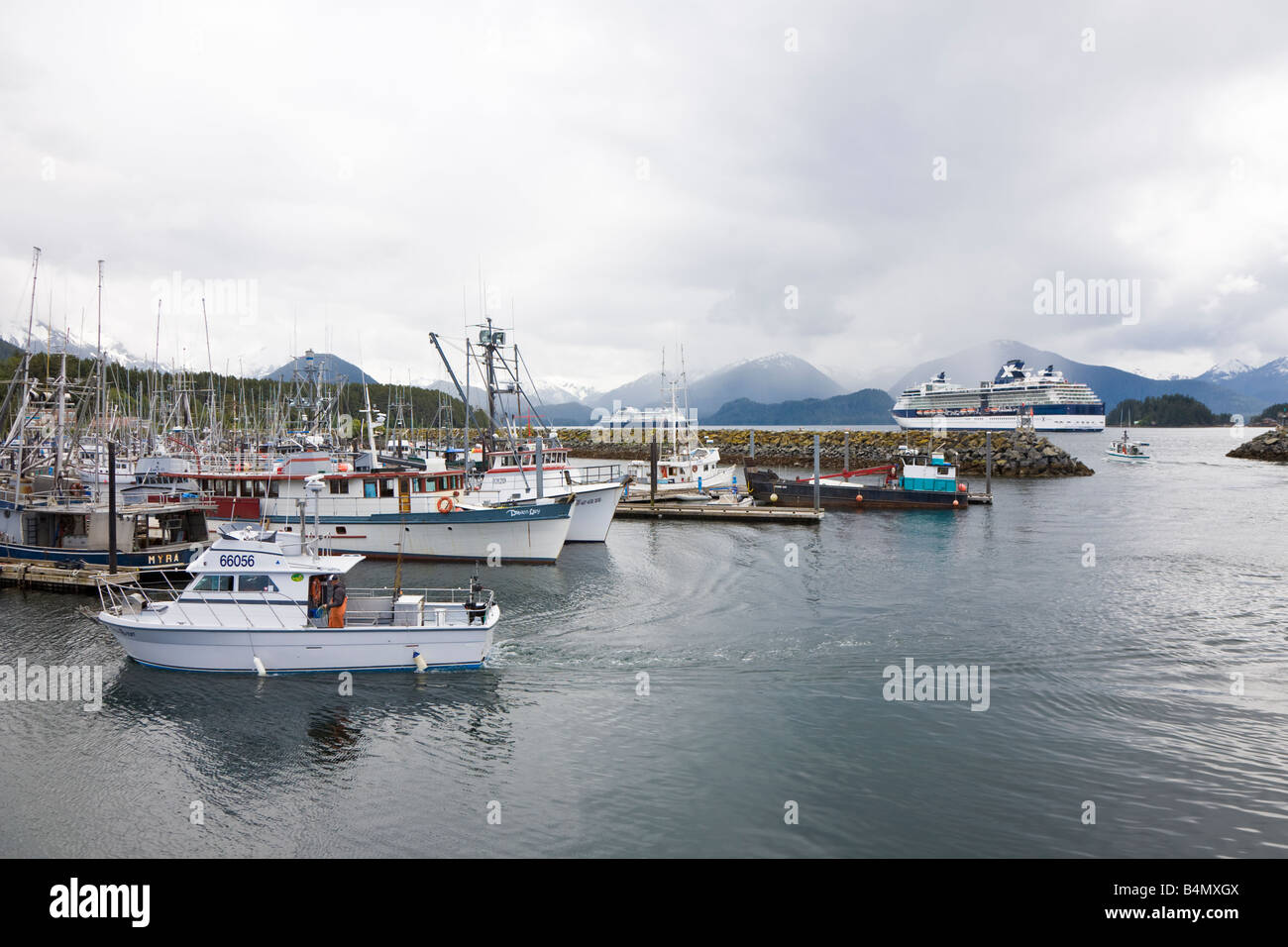 Bateaux de pêche au port de plaisance à Sitka en Alaska Banque D'Images