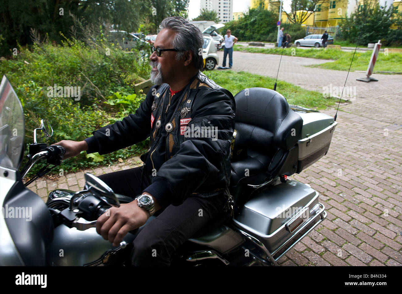 Pays-bas Amsterdam Angels Place club Hells Angels open house le président Daniel Uneputty arrive sur sa Harley Banque D'Images