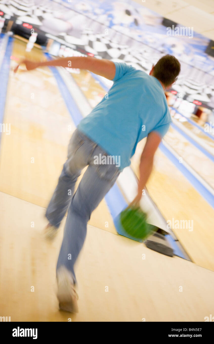 Homme bowling Banque D'Images
