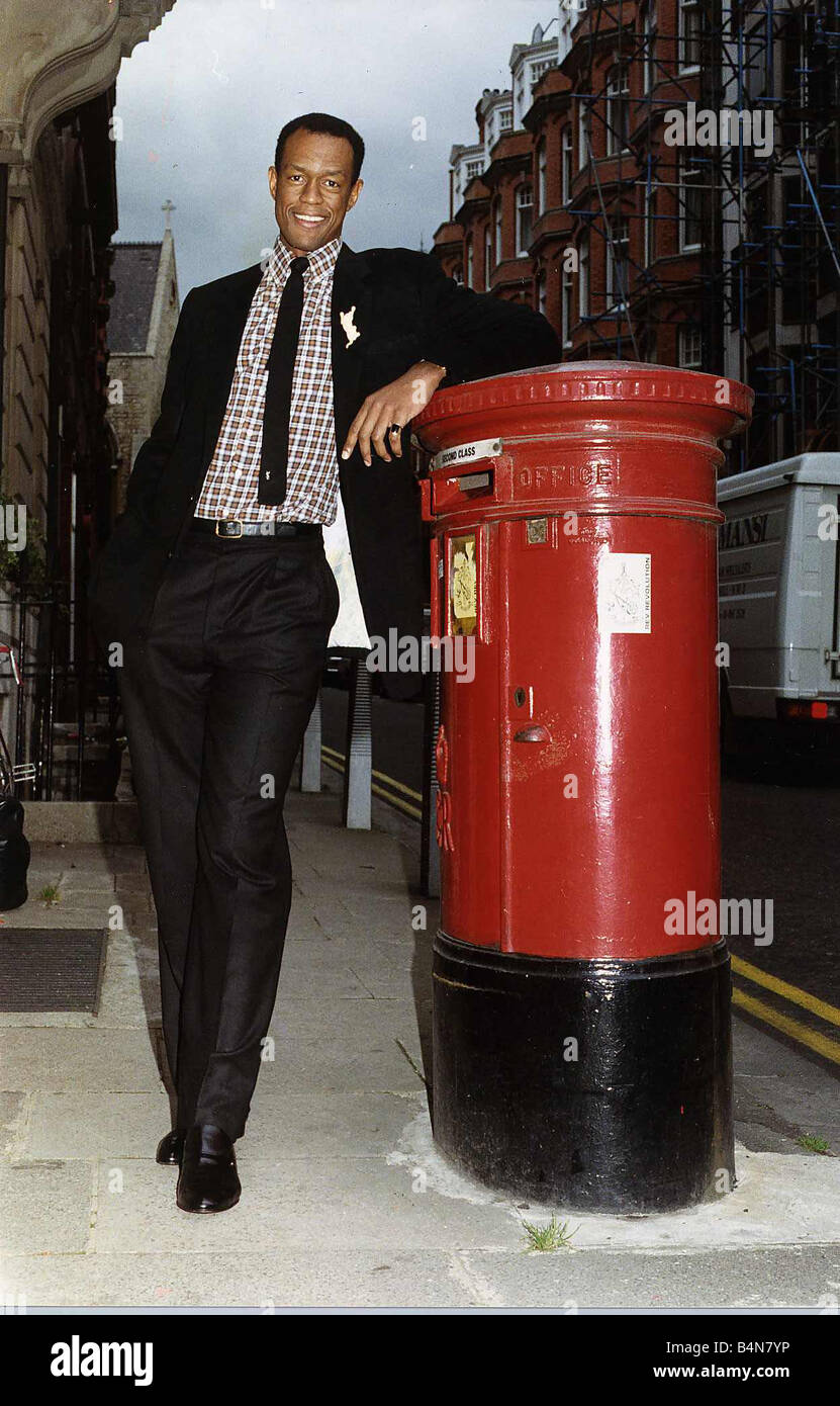 Kevin Peter Hall acteur Britannique, Octobre 1988 Photo Stock Alamy