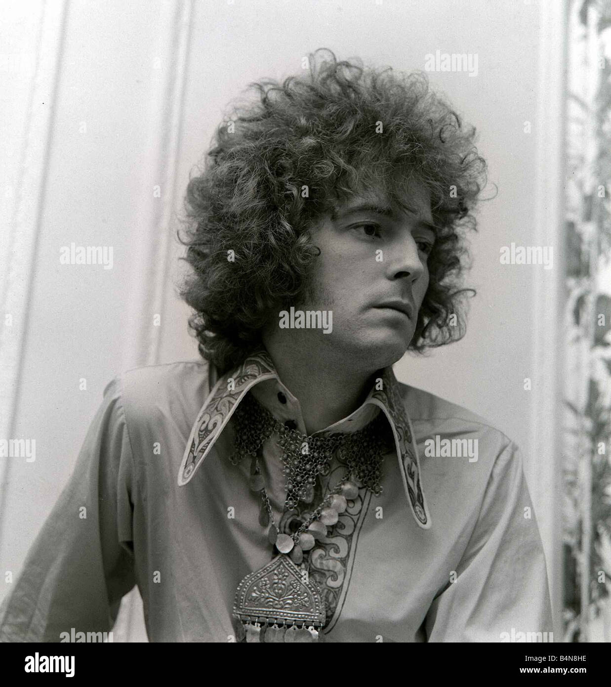 Eric Clapton Juin 1967 de la crème pop group, montre son cheveux bouclés créé pour lui par une fin de l'Ouest mesdames coiffure 1967 Banque D'Images