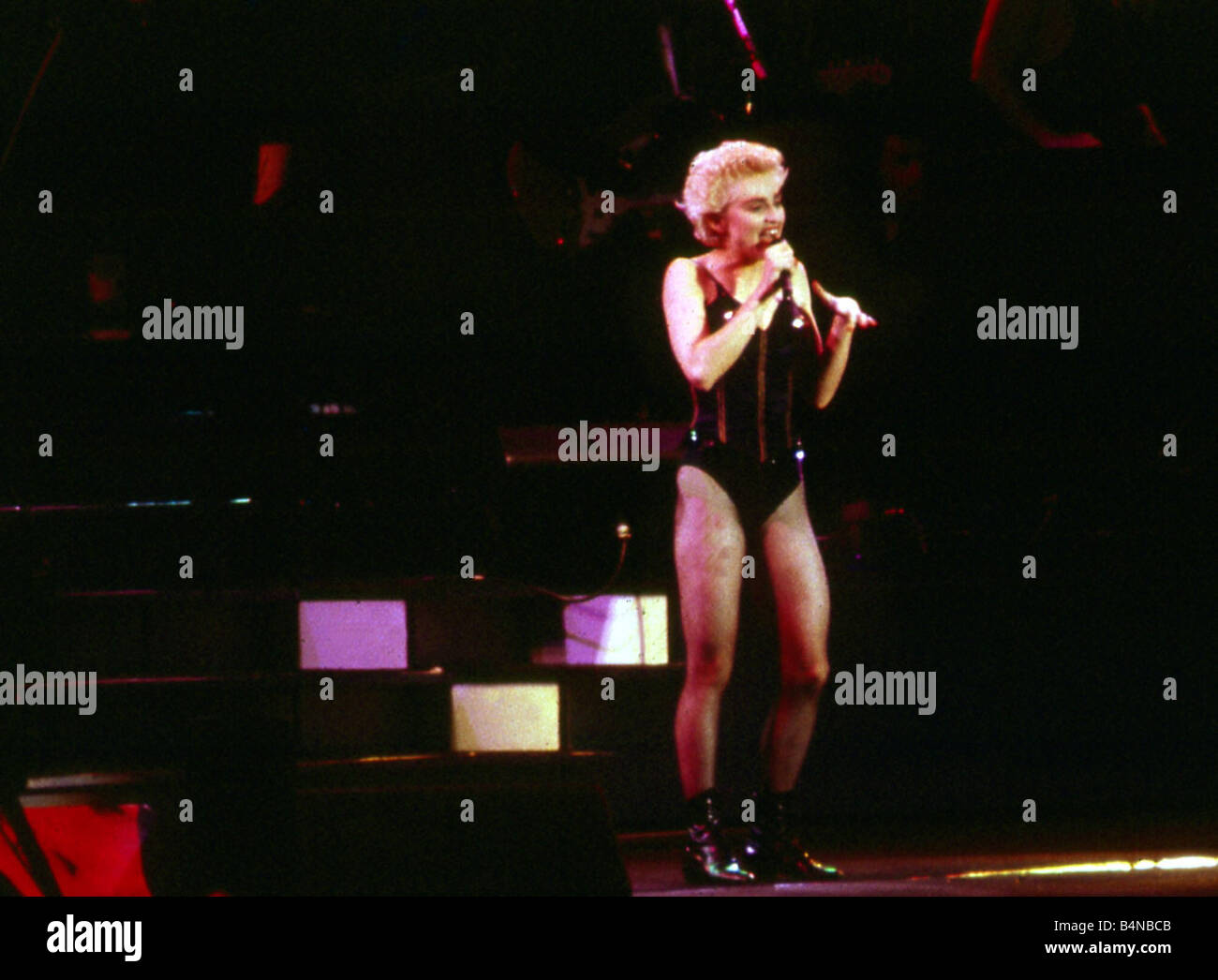 Madonna chante sur scène Août 1987 Banque D'Images