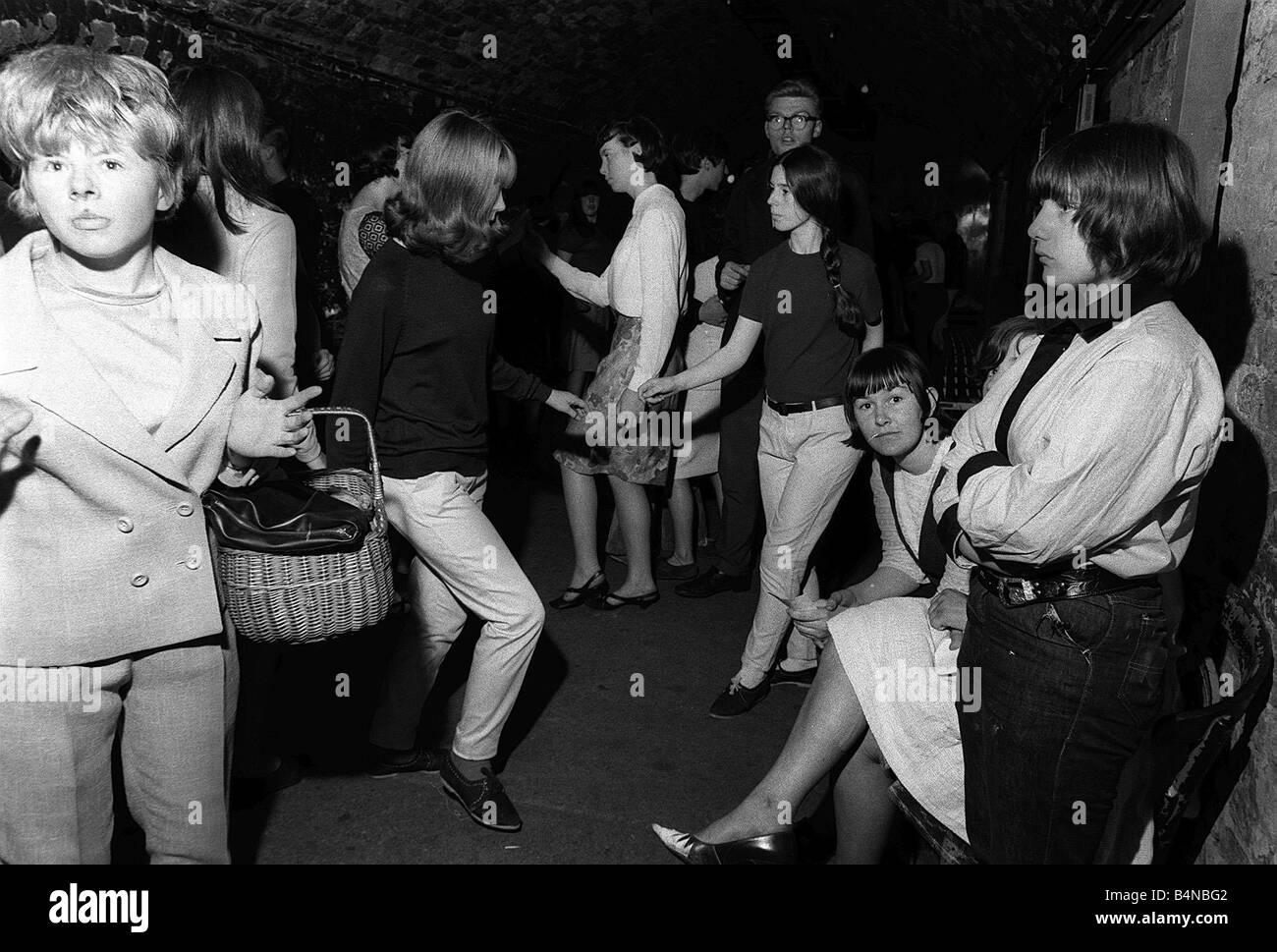 Cavern Club à Liverpool était une impasse financière à ce moment-là, donc Cavern patron Ray McFall avait un marathon de 12 heures non stop pour lever les enjeux vingt cinq bandes venaient de partout et a donné gratuitement leurs services pour aider à la préservation des clubs Banque D'Images