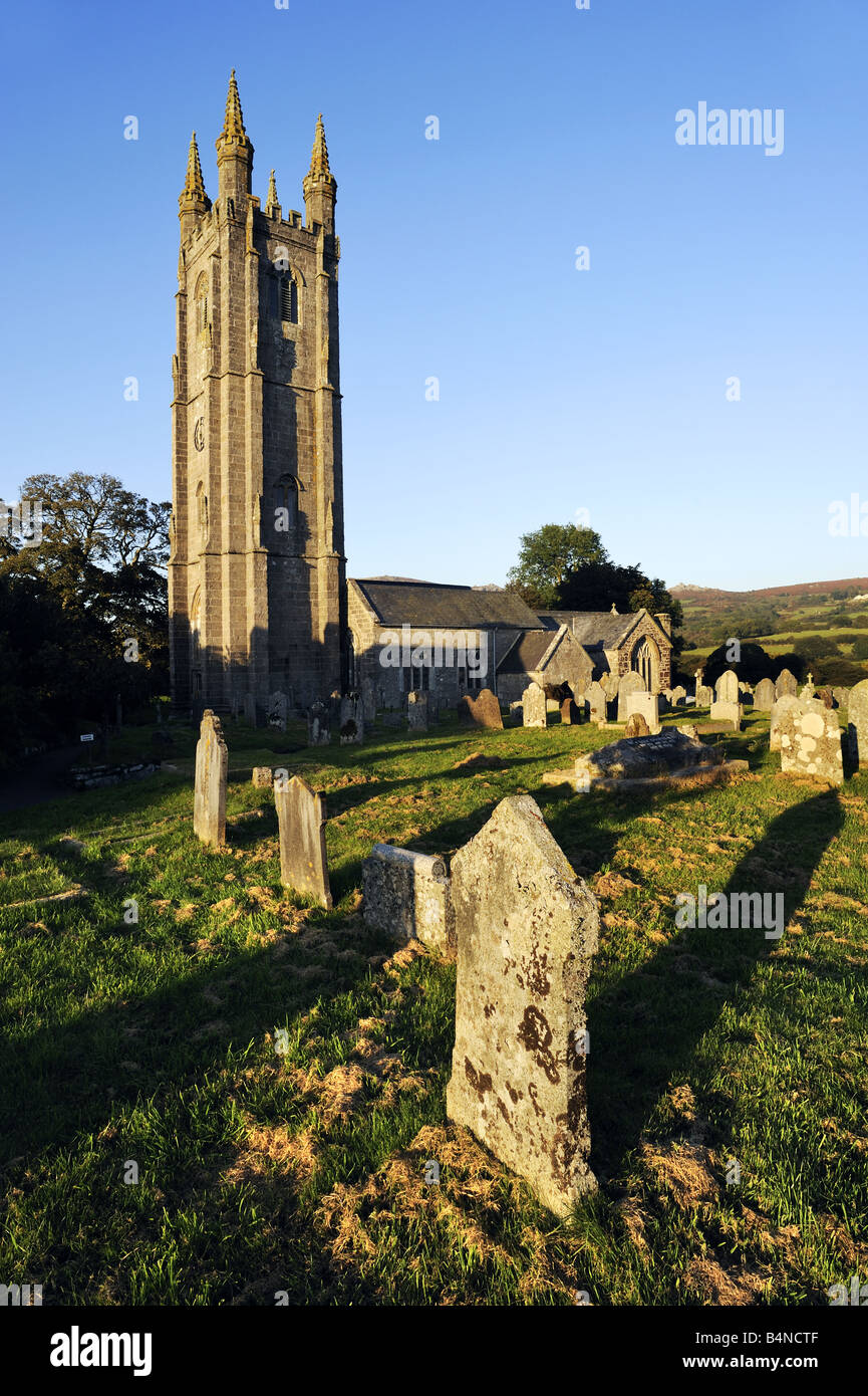 Coucher de soleil sur l'église de St Pancras, Widecome dans la Lande, Dartmoor, dans le Devon. Banque D'Images