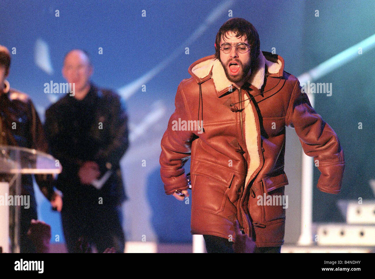 Les Brit Awards : meilleur groupe britannique Février1996 Best Oasis Oasis  Wonderwall Vidéo britannique Meilleur Album britannique quel s l'histoire  gloire du matin ici Oasis Liam Gallagher insulte la foule Photo Stock -