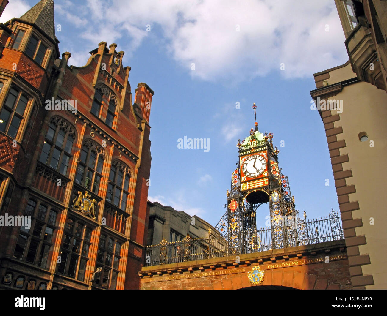 Tour de l'horloge victorienne de la rue East Bridge Chester England Banque D'Images