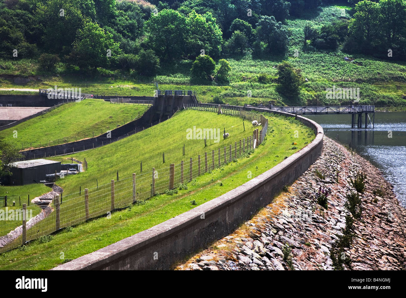 Coedty réservoir et barrage, partie de l'Hydro, à proximité Dolgarrog site Snowdonia, au nord du Pays de Galles Banque D'Images