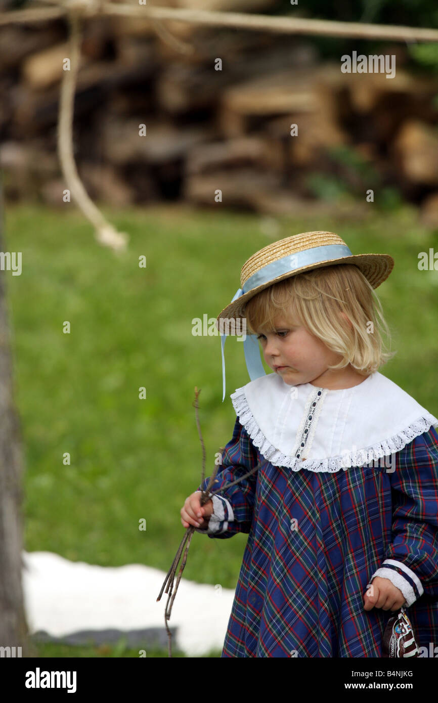 Une petite fille habillé en 1800s US civil war times Banque D'Images