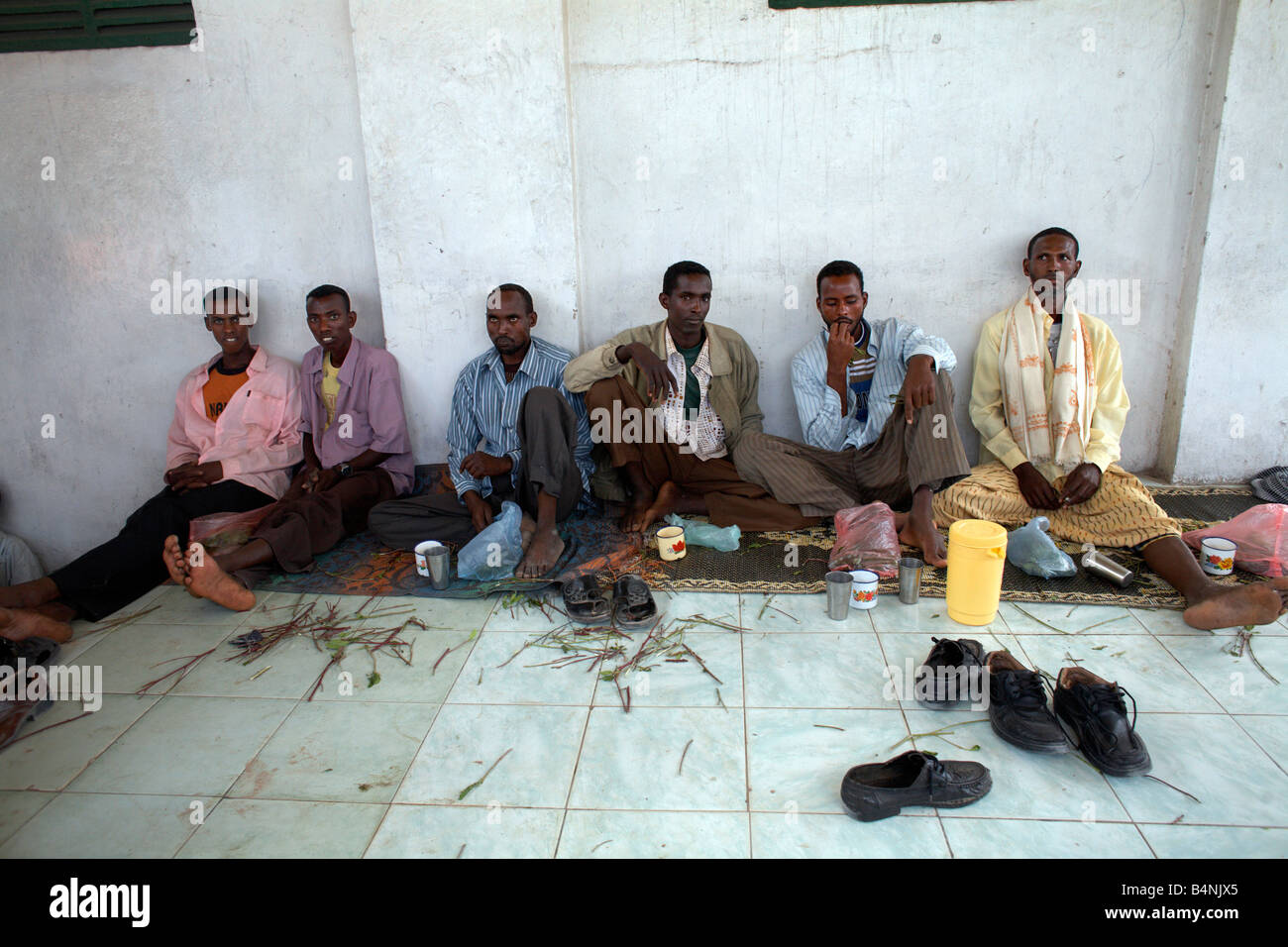 Les hommes la consommation de khât à Hargeisa, Somalie Banque D'Images