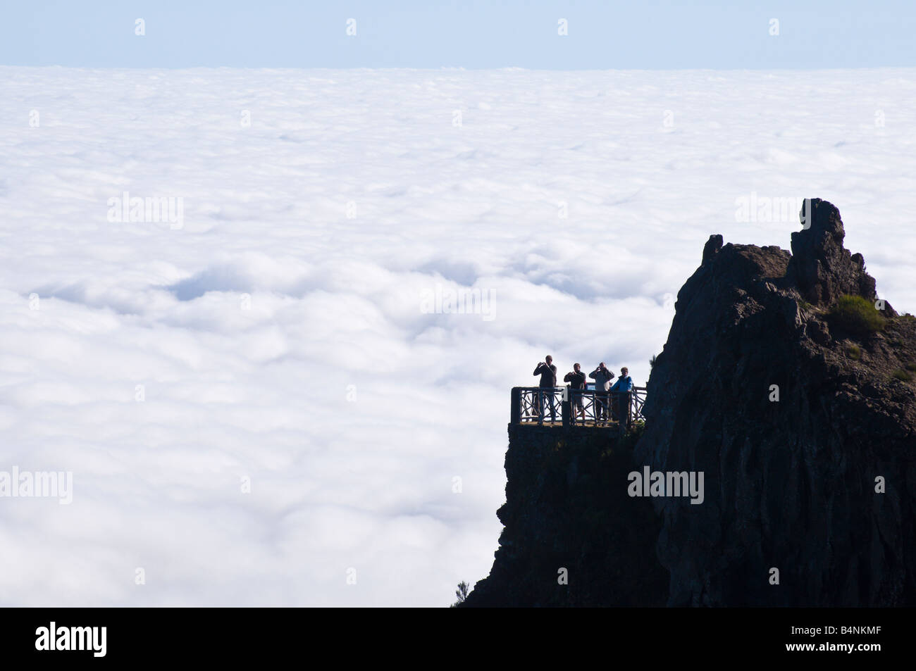 La buse s Nest point près de Pico do Areeiro Madère avec vue sur la mer de nuages Banque D'Images