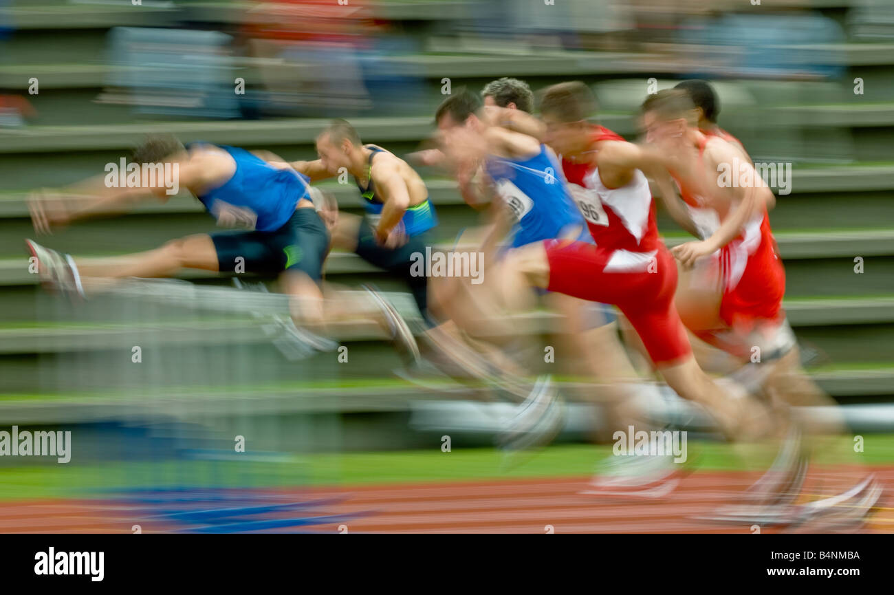 110m haies typiques des hommes Banque D'Images