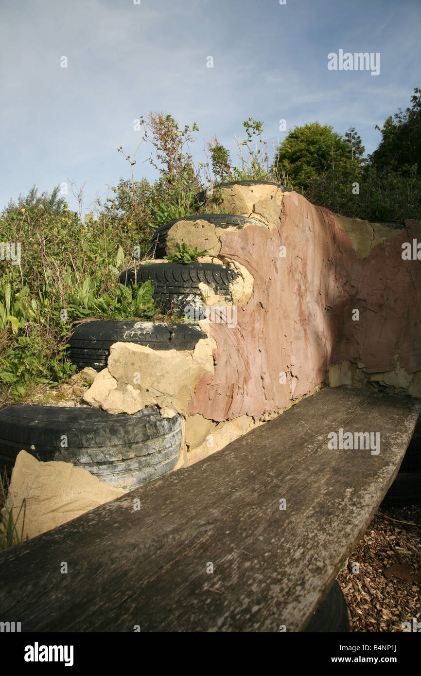 Mur en caoutchouc recyclé pneumatiques, Earthship, Stanmer Park, Brighton Banque D'Images