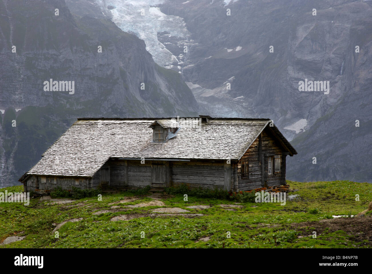 Refuge de montagne à distance Oberland bernois Suisse Banque D'Images