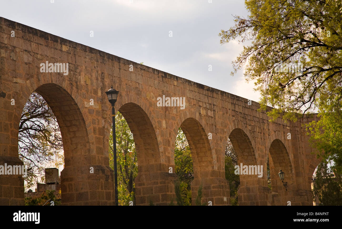 Aquaduct antique Mexique Morelia cet aqueduc a été construit il y a longtemps à transporter l'eau de la montagne à la ville de Morelia Banque D'Images