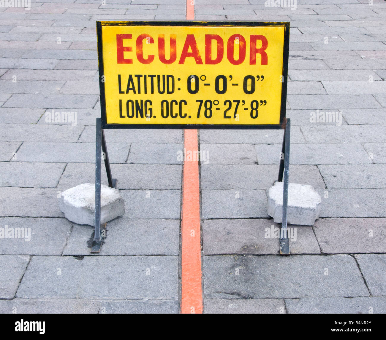 La ligne de l'Équateur Équateur QUITO D'Aequator SA Äquator lié aux frontières ligne frontière Quito Équateur capitale, ville, à l'extérieur, de l'Amérique du Sud, Banque D'Images La ligne de l'Équateur Équateur QUITO D'Aequator SA Äquator lié aux frontières ligne frontière Quito Équateur capitale, ville, à l'extérieur, de l'Amérique du Sud, Banque D'Images