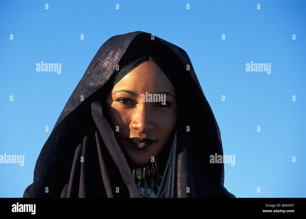 L'Algérie Djanet Touareg Portrait Femme de tribu du désert du Sahara Banque D'Images