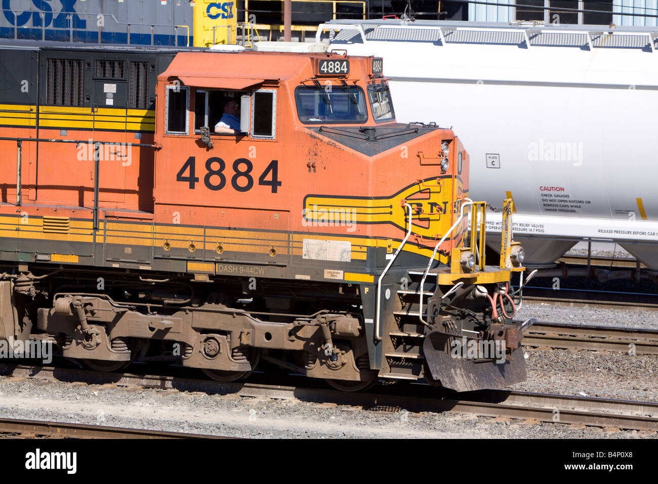 Une locomotive diesel BNSF General Electric sur un train de marchandises. Banque D'Images