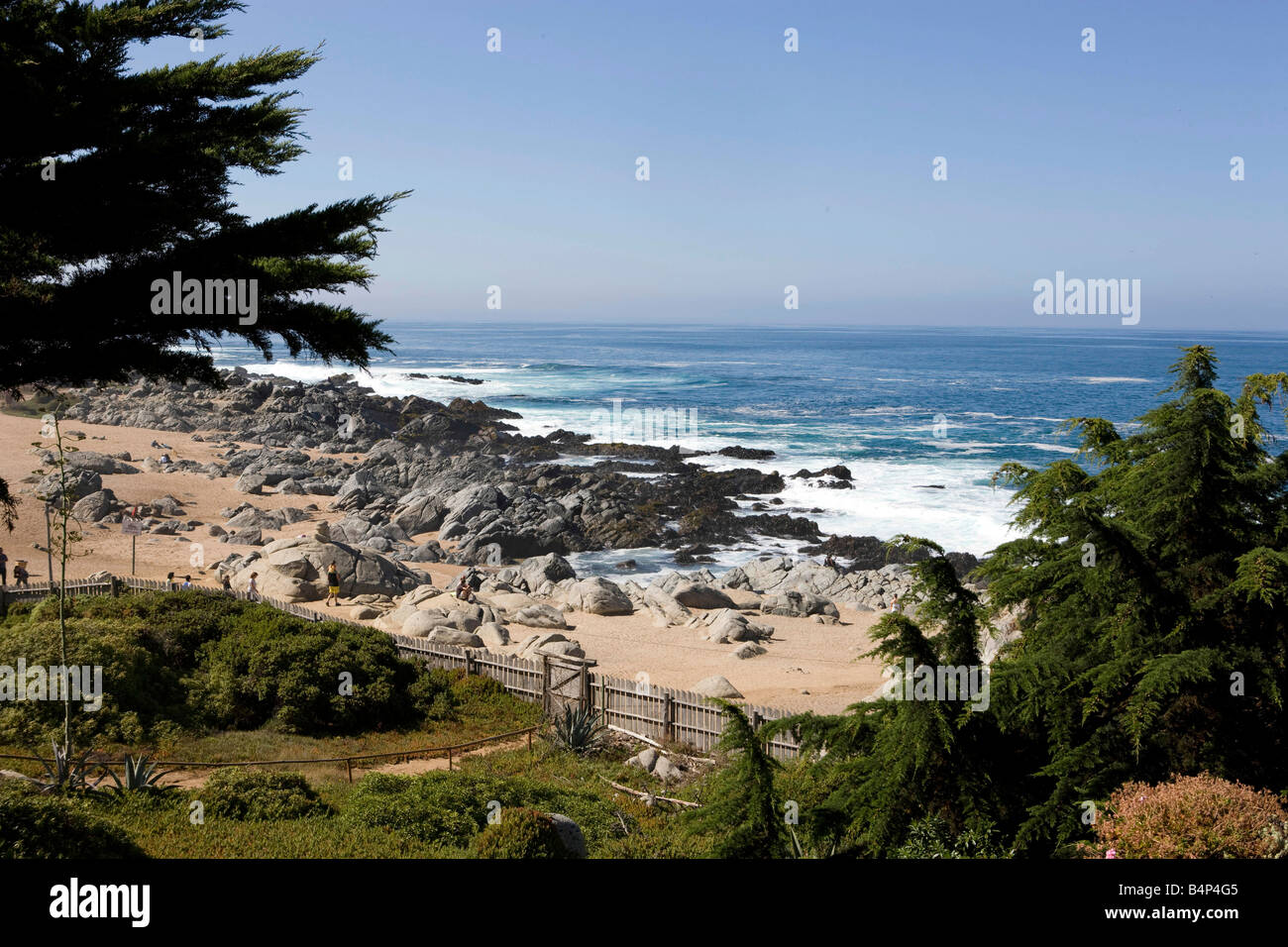 Vue sur la plage de Isla Negra l'ancienne maison de Pablo Neruda, poète chilien décédé en 1973 Banque D'Images