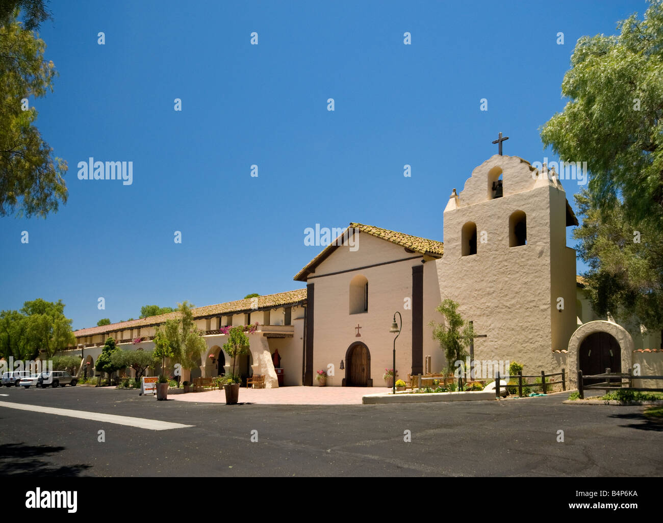 Façade de l'église et clocher à Mission Santa Ines près de Solvang California USA Banque D'Images