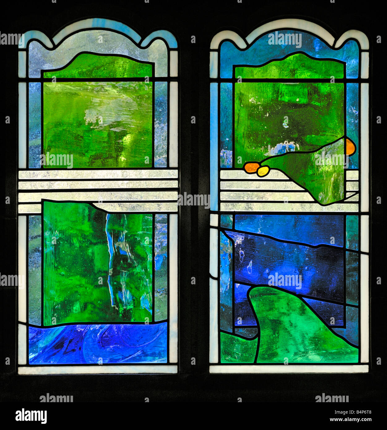 La fenêtre galerie nord par Brian Clarke, 1976. Église de Saint-Laurent, Lancashire, England, Longridge, Royaume-Uni, Europe. Banque D'Images