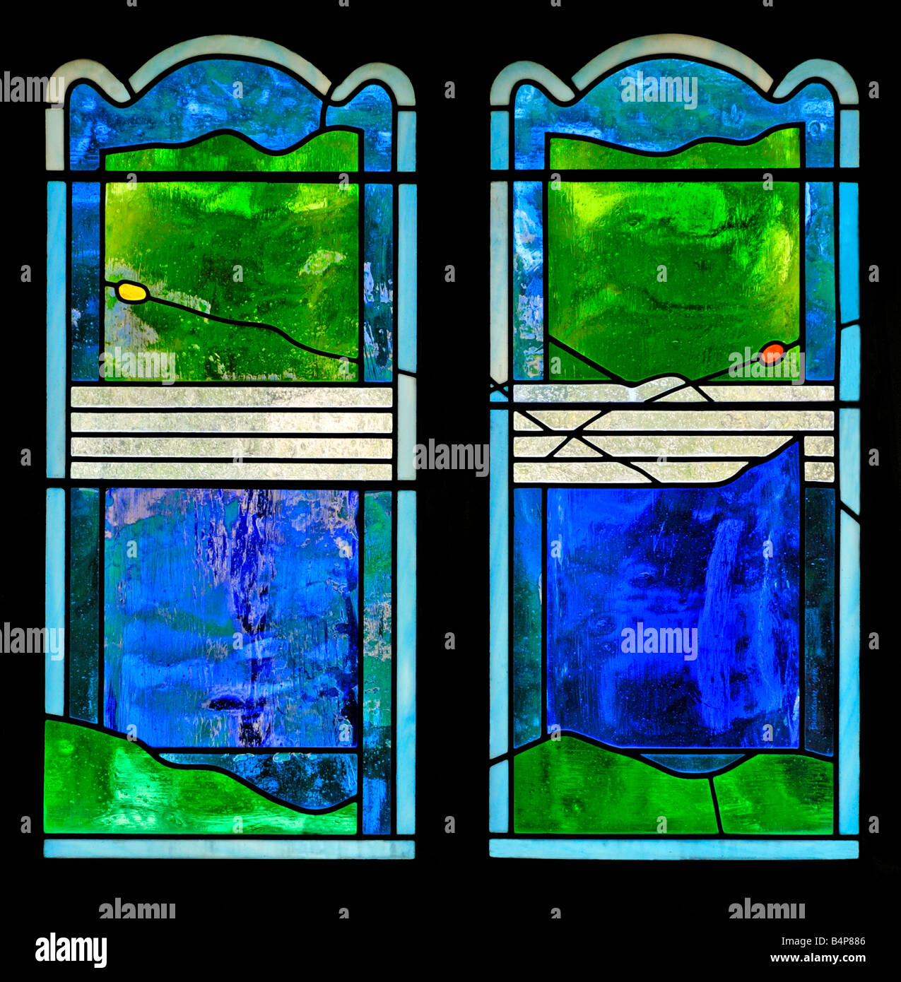 La fenêtre galerie nord par Brian Clarke, 1976. Église de Saint-Laurent, Lancashire, England, Longridge, Royaume-Uni, Europe. Banque D'Images