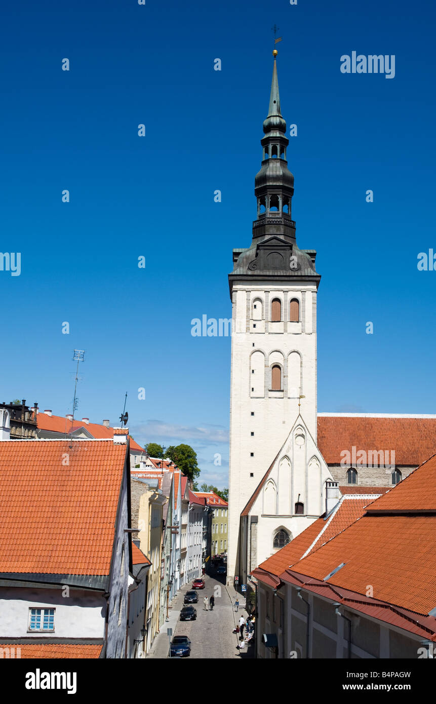 Vue sur Rue Rüütli et Saint Nicholas' church, vieille ville, Tallinn, Estonie Banque D'Images