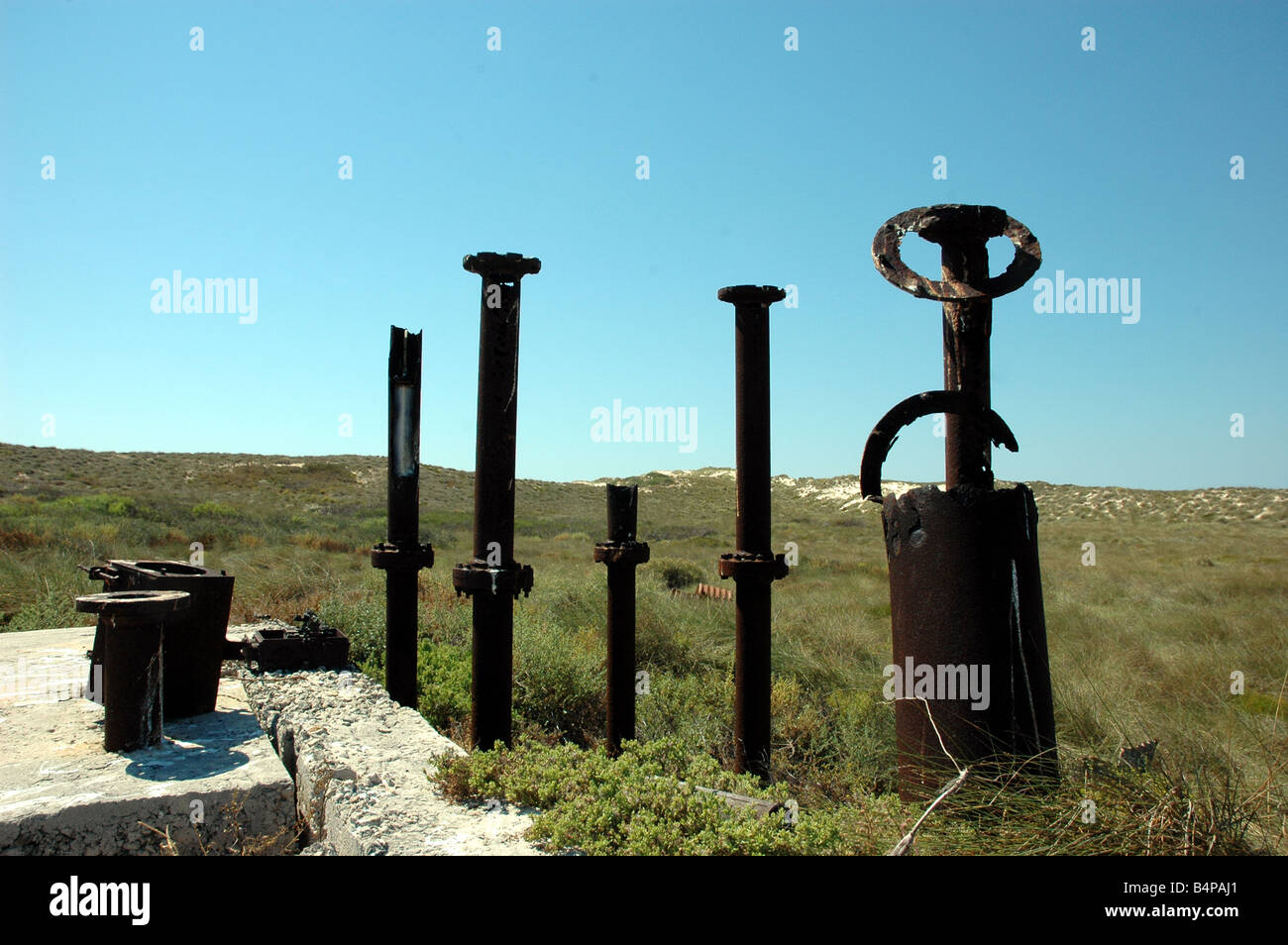 La rouille, vestiges d'un bâtiment militaire sur l'île de La Trimouille dans les îles de l'ouest de l'Australie Montebello Banque D'Images