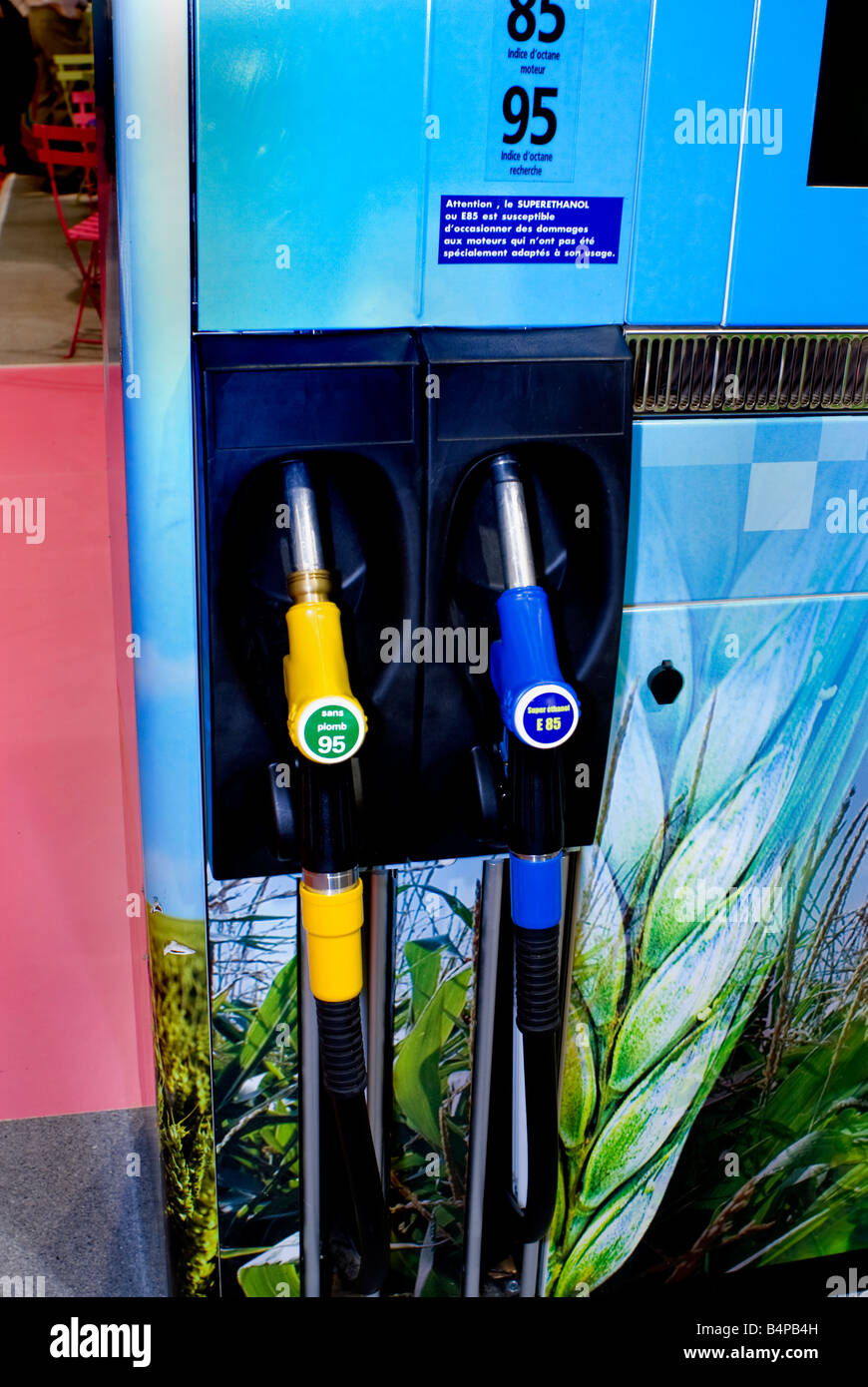 Paris France, gros plan, carburants alternatifs pompe à essence française « éthanol 85 » « pompe à essence » biodiesel « biocarburant » exposé Banque D'Images