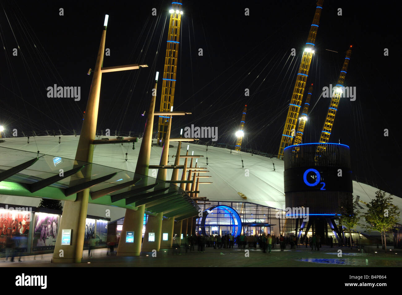 Canary wharf et o2 la nuit Banque de photographies et d’images à haute ...