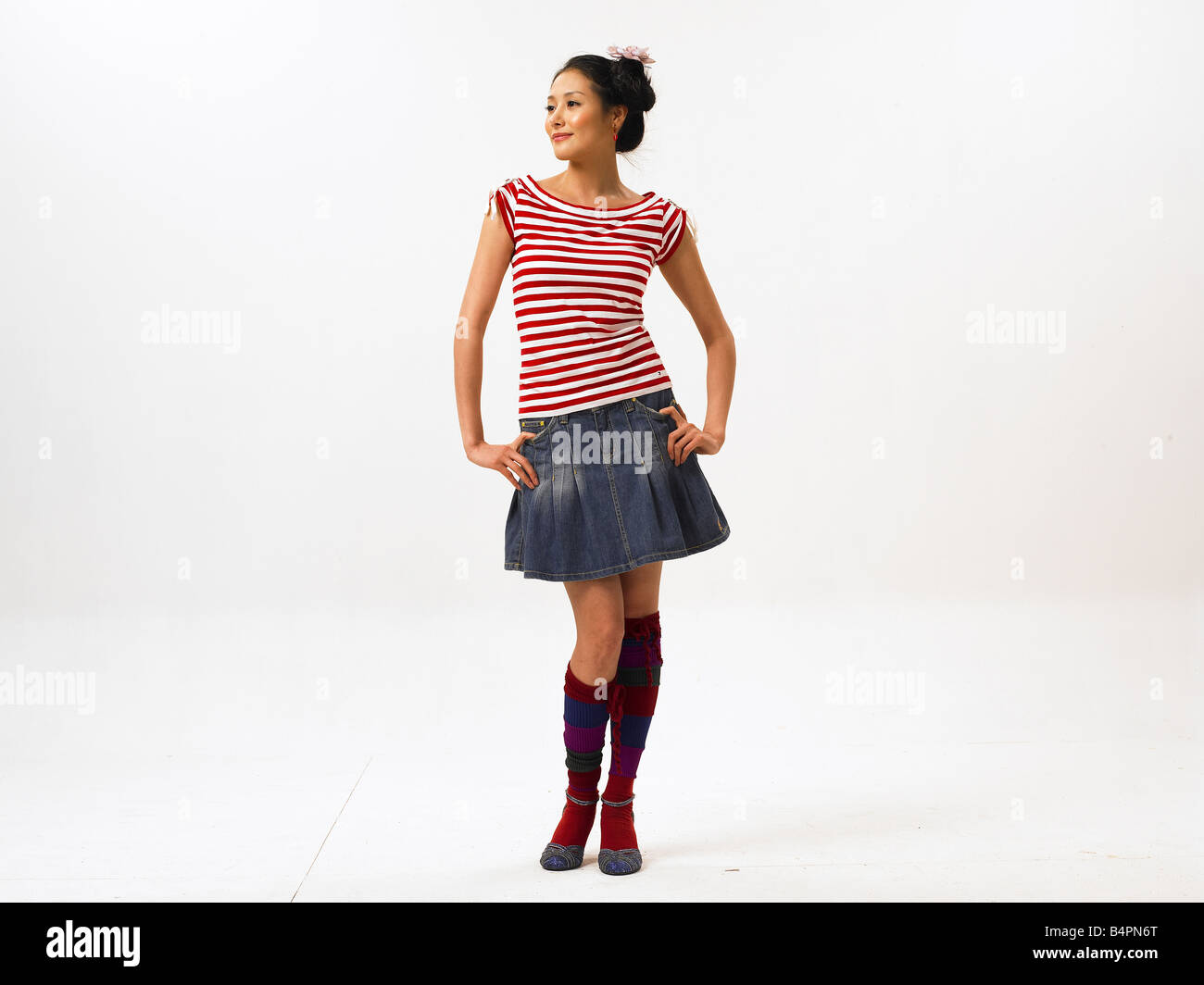 Jeune fille en mini jupe hot sale