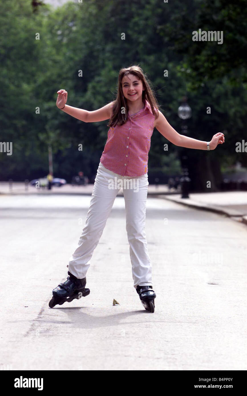 Charlotte Church de treize soprano galloise Juillet 1999 chansons à sensations de détente sur rollers dans Hyde Park Banque D'Images