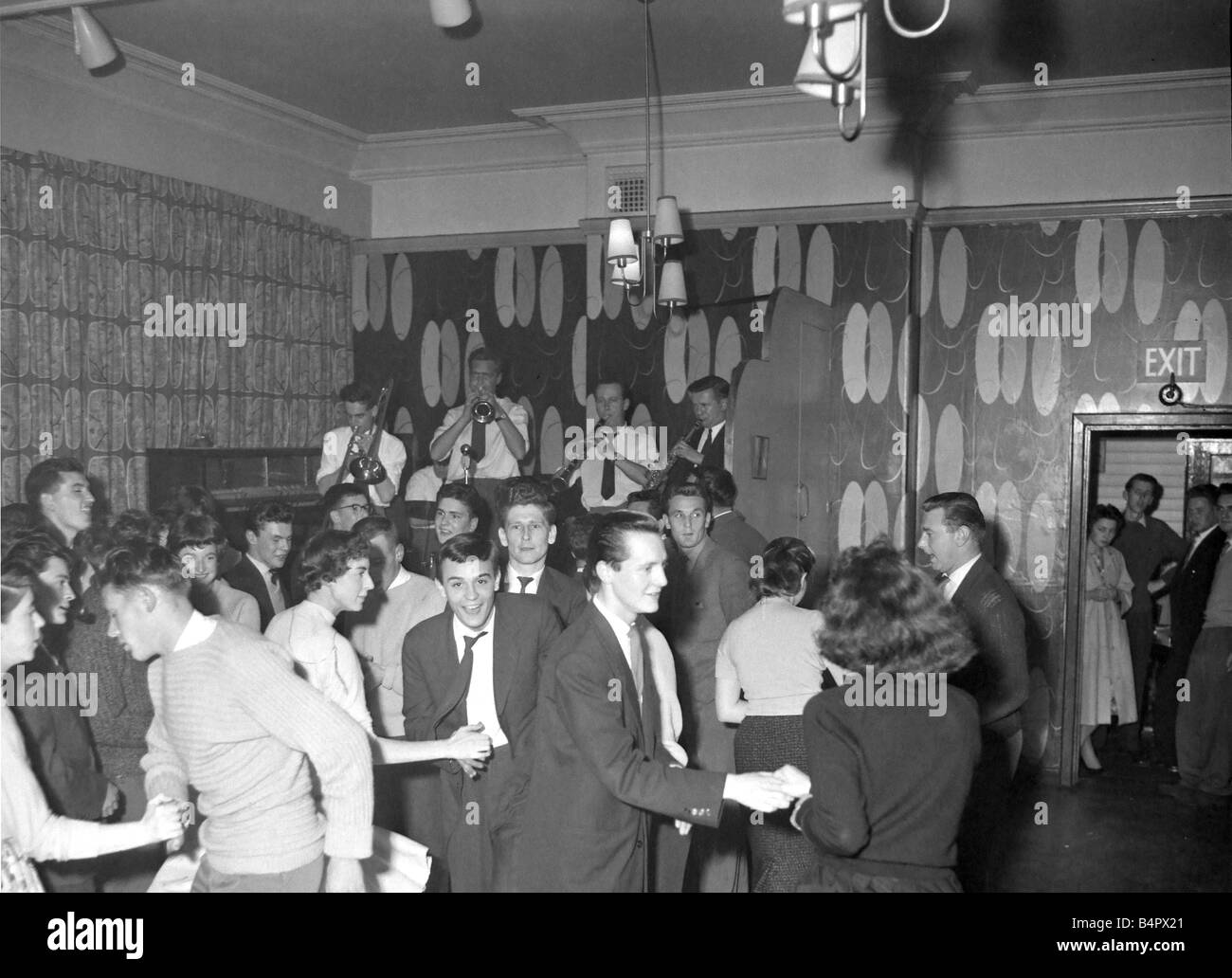 Les gens danser à l'orchestre de jazz au Studio un club l'orchestre de Jazz  New Orleans Group jouer chaque vendredi soir Septembre 1958 Photo Stock -  Alamy