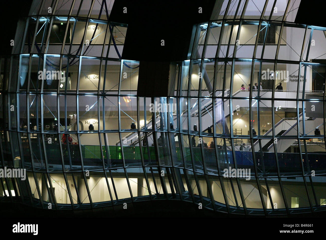 Le Sage Gateshead Music Center de nuit 16 12 04 Banque D'Images Le Sage Gateshead Music Center de nuit 16 12 04 Banque D'Images