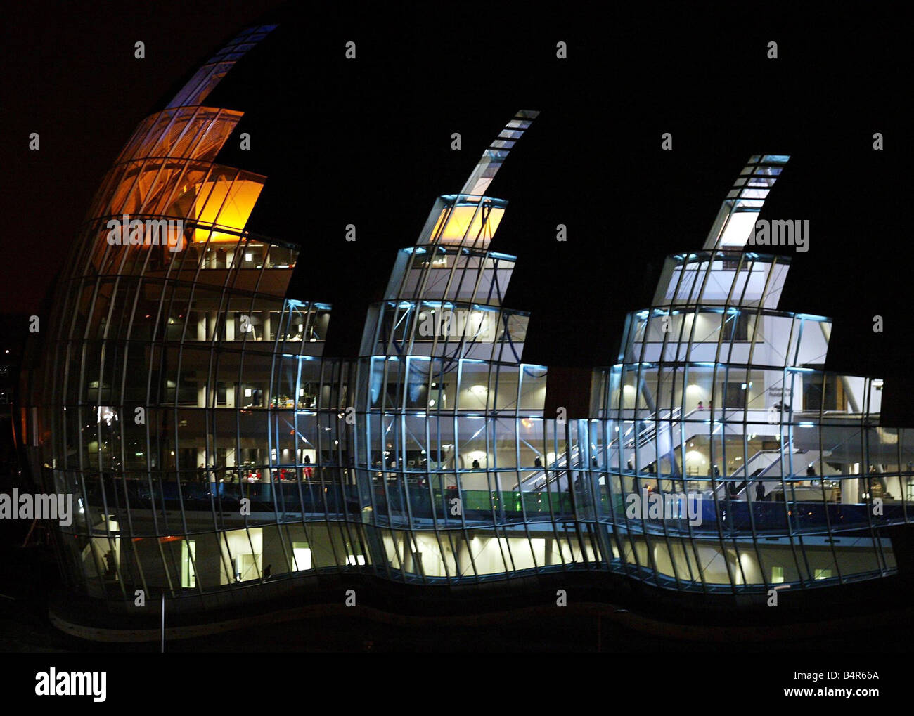 Le Sage Gateshead Music Center de nuit 16 12 04 Banque D'Images Le Sage Gateshead Music Center de nuit 16 12 04 Banque D'Images