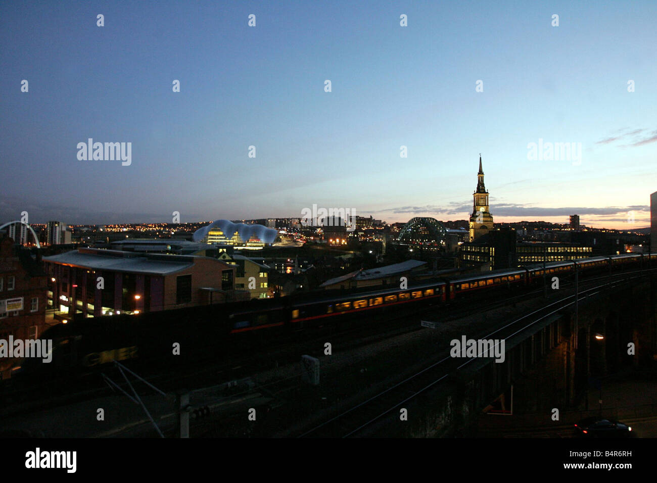 Superbe coucher de soleil sur Newcastle et Gateshead prises de manoirs plusieurs étages Banque D'Images