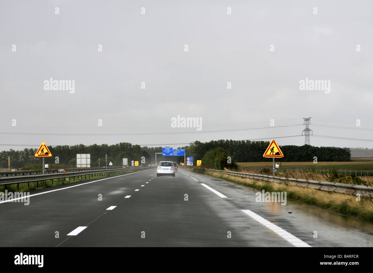 Travaux routiers et d'avertissement de trafic sur l'autoroute française A26 Banque D'Images