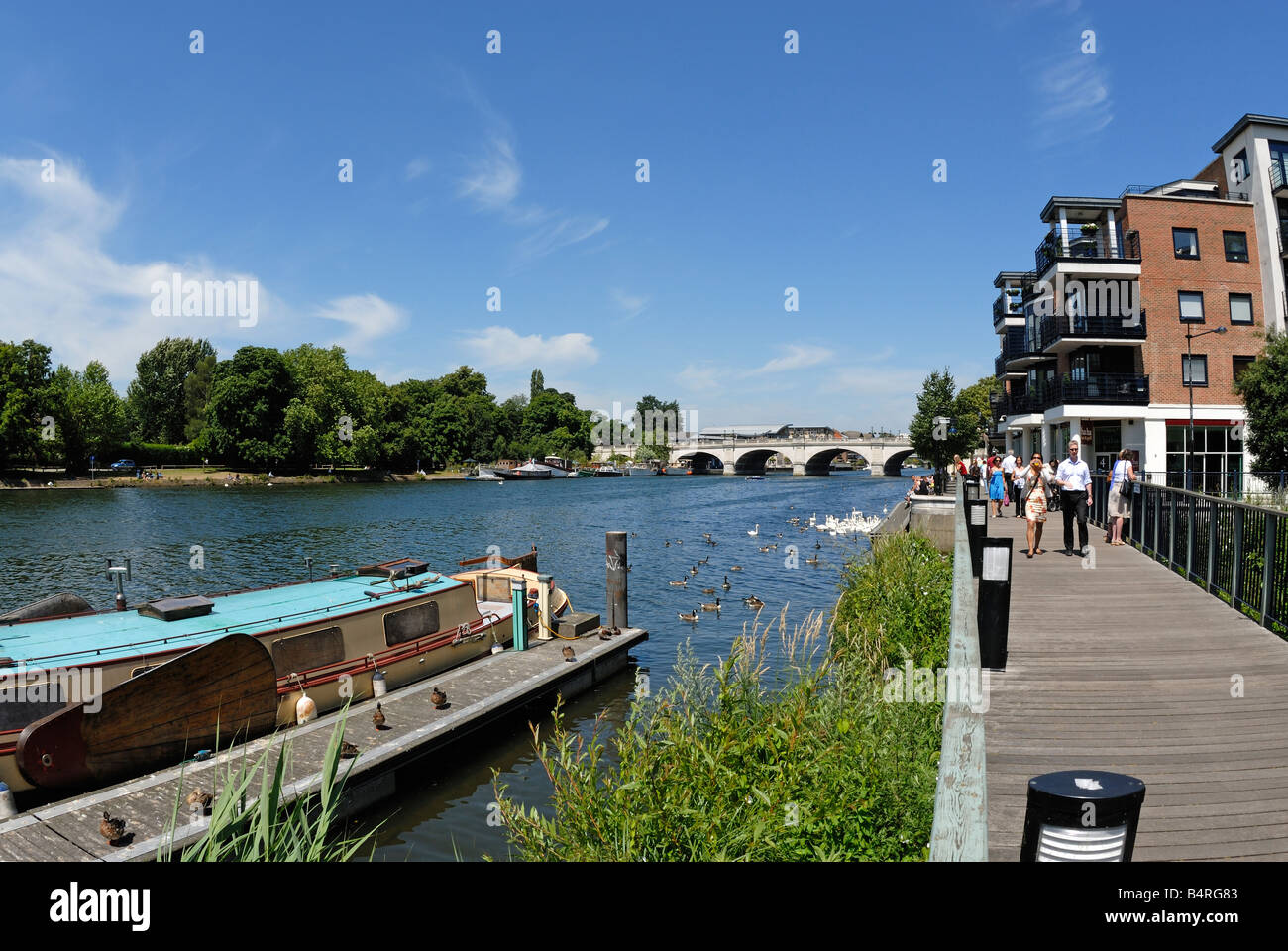 Tamise et le front de Kingston upon Thames Banque D'Images