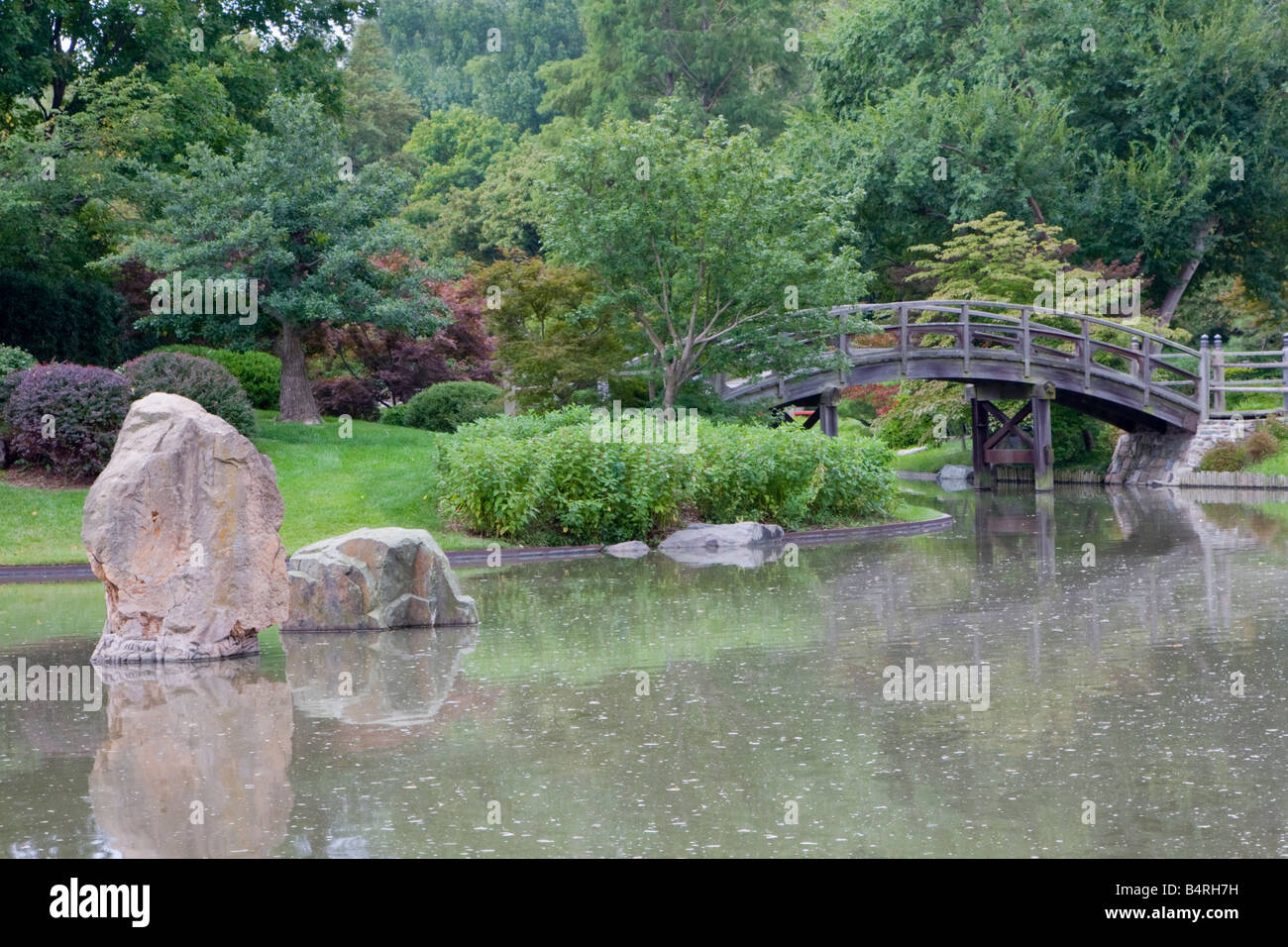 Saint Louis, Missouri. Missouri Botanical Garden, un jardin japonais, Pont du tambour, Paradise Island. Banque D'Images