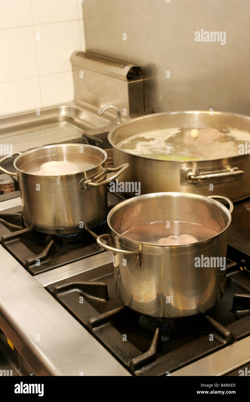 (Étape de préparation.9) mélange de viande bouillie Italie Banque D'Images