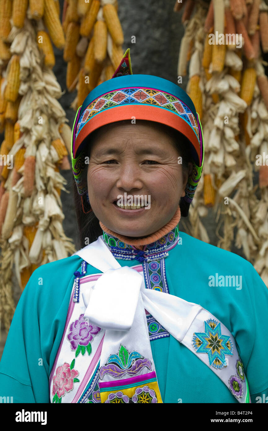 Chine, Province du Yunnan, Kunming, Shilin, la forêt de pierre de Shilin, peuple minoritaire, Sani Sani Portrait Danseur Banque D'Images