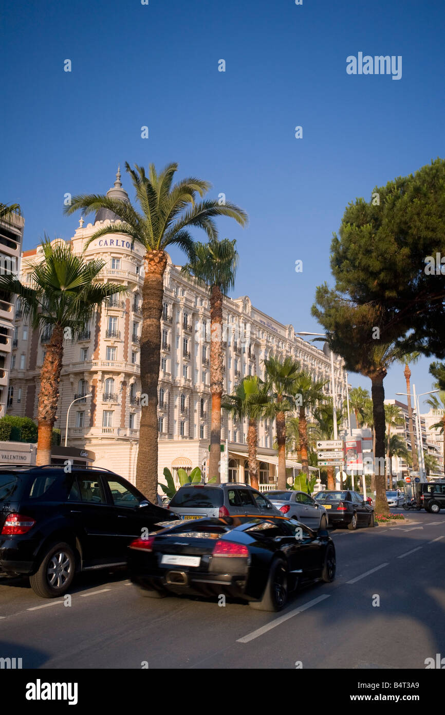 Boulevard de la Croisette et Hotel Carlton, Cannes, Cote d'Azur, France Banque D'Images