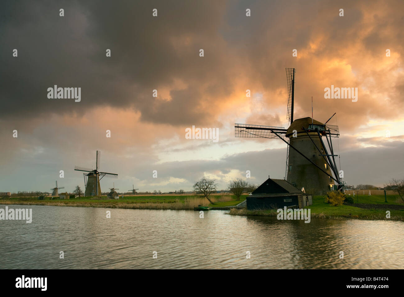 Moulins à vent de Kinderdijk (site du patrimoine mondial de l'UNESCO), Zuid Holland, Banque D'Images