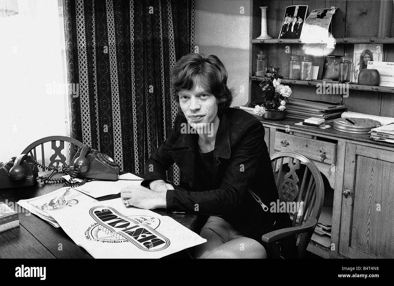 Le chanteur des Rolling Stones Mick Jagger Octobre 1969 malgré une seule journée à Londres entre en vacances en Indonésie et Banque D'Images